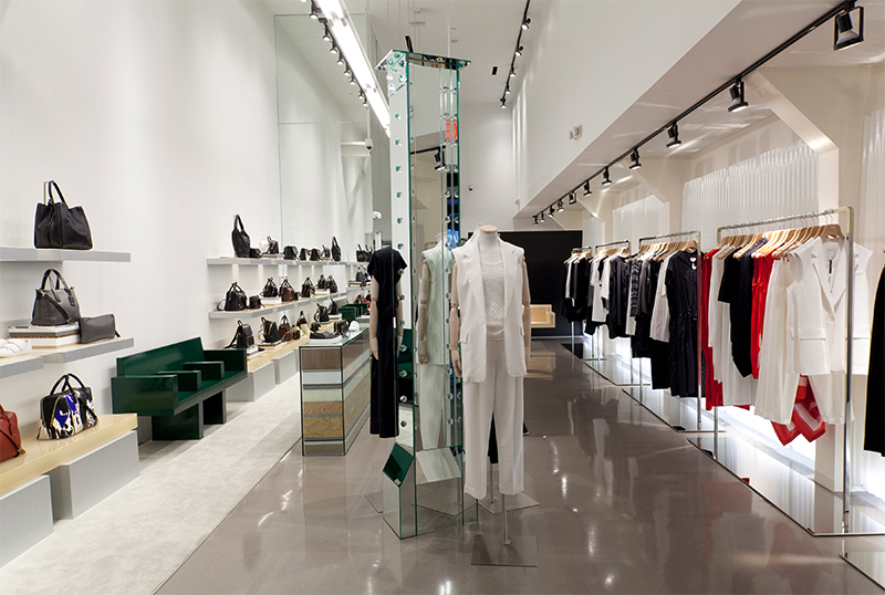 Bên trong cửa hàng DKNY